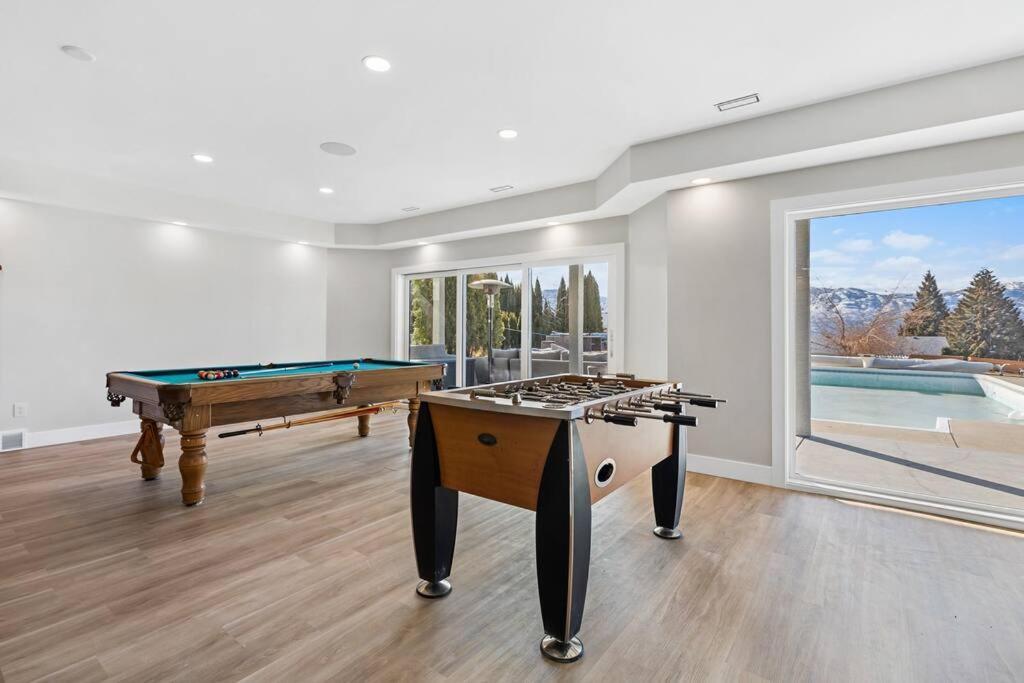Luxurious 5 Bedroom House With Pool & Sauna West Kelowna Eksteriør bilde