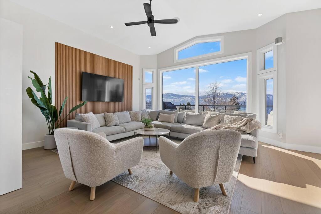 Luxurious 5 Bedroom House With Pool & Sauna West Kelowna Eksteriør bilde