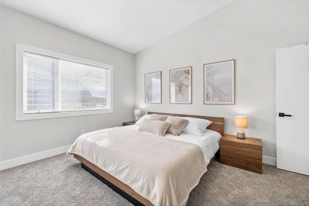 Luxurious 5 Bedroom House With Pool & Sauna West Kelowna Eksteriør bilde