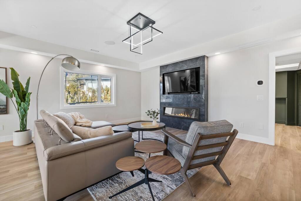 Luxurious 5 Bedroom House With Pool & Sauna West Kelowna Eksteriør bilde