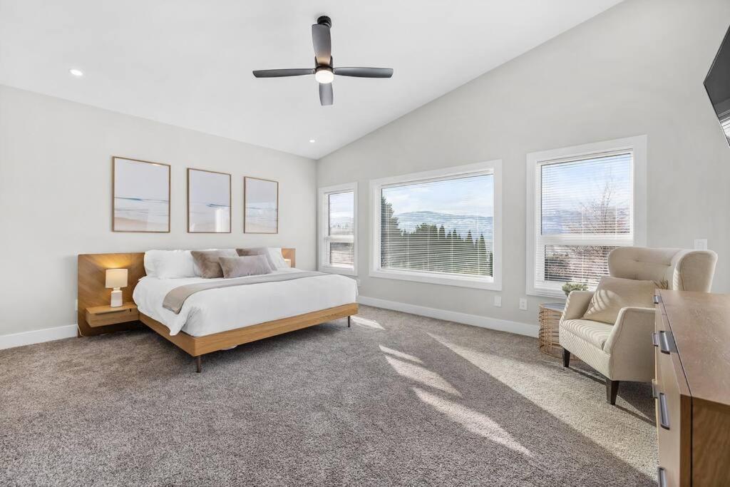 Luxurious 5 Bedroom House With Pool & Sauna West Kelowna Eksteriør bilde