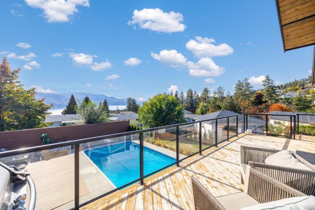 Luxurious 5 Bedroom House With Pool & Sauna West Kelowna Eksteriør bilde