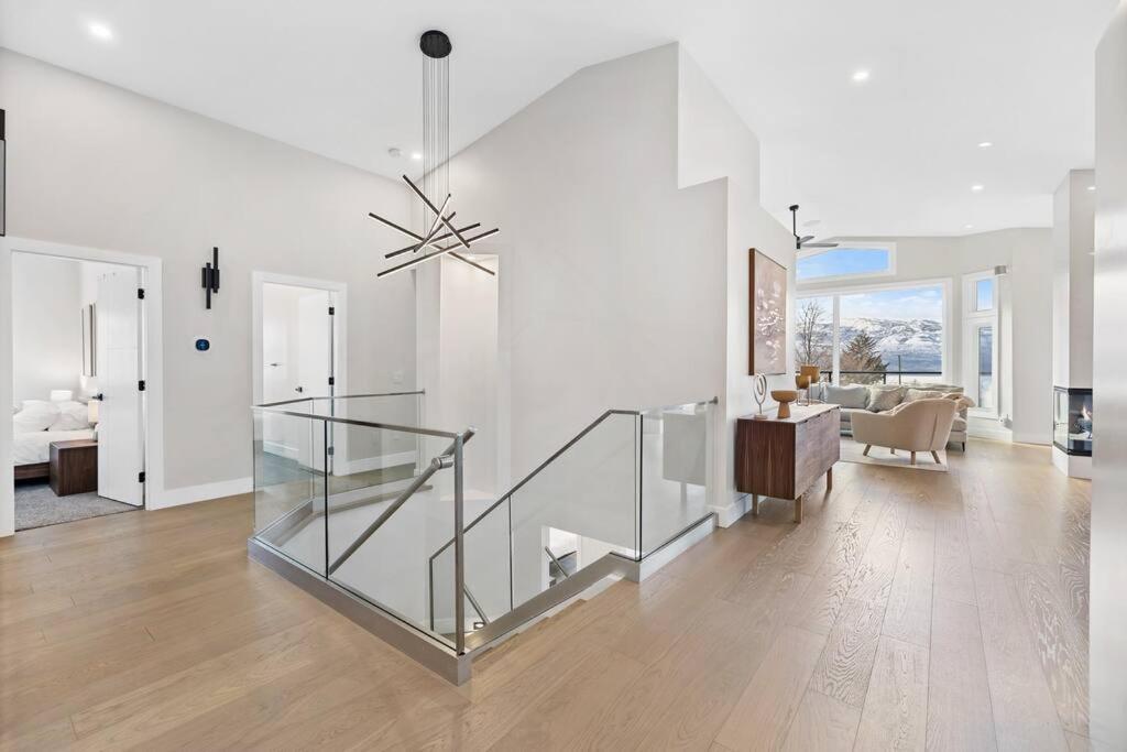 Luxurious 5 Bedroom House With Pool & Sauna West Kelowna Eksteriør bilde