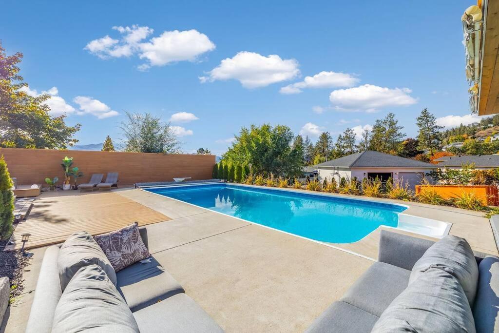 Luxurious 5 Bedroom House With Pool & Sauna West Kelowna Eksteriør bilde