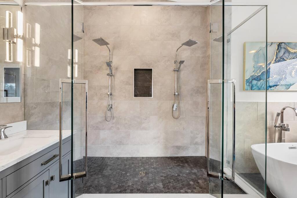 Luxurious 5 Bedroom House With Pool & Sauna West Kelowna Eksteriør bilde