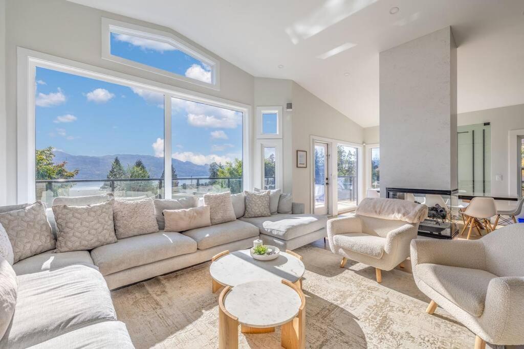 Luxurious 5 Bedroom House With Pool & Sauna West Kelowna Eksteriør bilde
