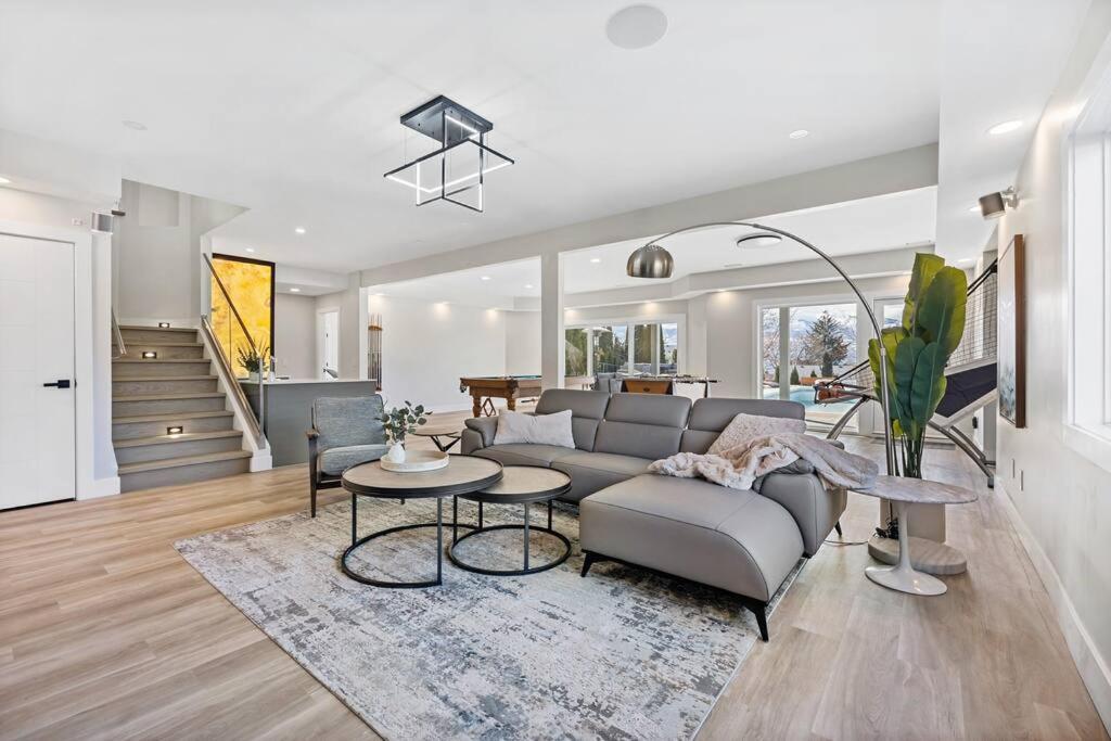 Luxurious 5 Bedroom House With Pool & Sauna West Kelowna Eksteriør bilde