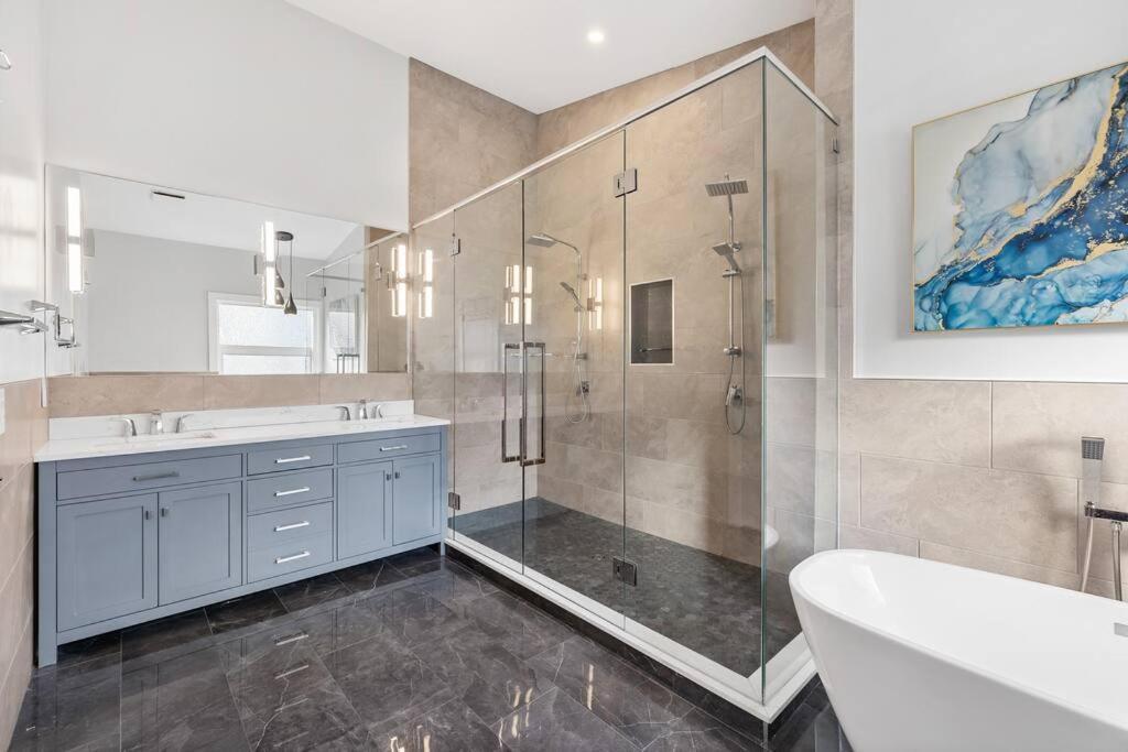 Luxurious 5 Bedroom House With Pool & Sauna West Kelowna Eksteriør bilde