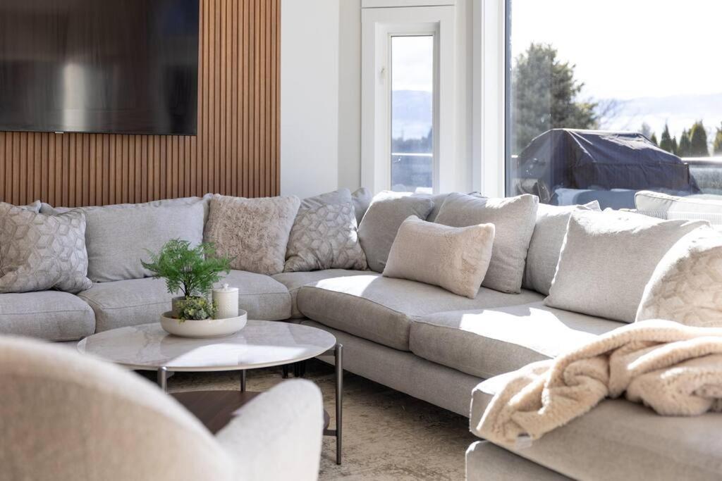Luxurious 5 Bedroom House With Pool & Sauna West Kelowna Eksteriør bilde