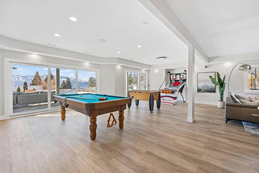 Luxurious 5 Bedroom House With Pool & Sauna West Kelowna Eksteriør bilde