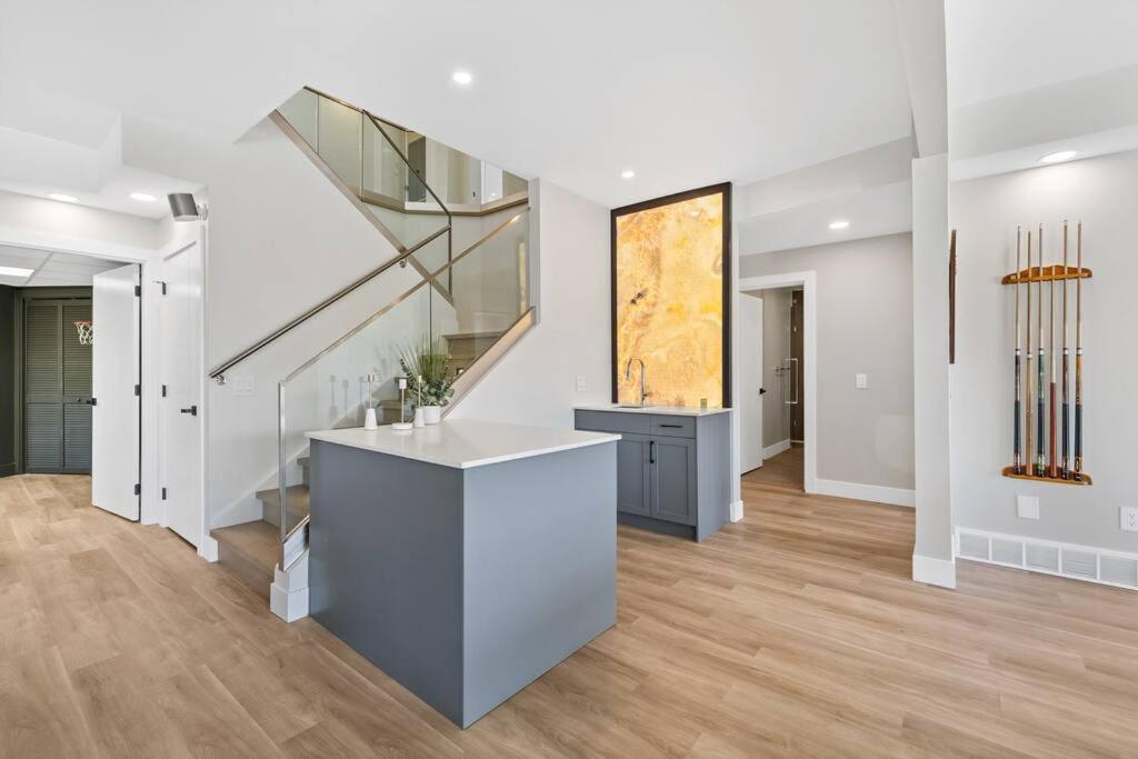 Luxurious 5 Bedroom House With Pool & Sauna West Kelowna Eksteriør bilde