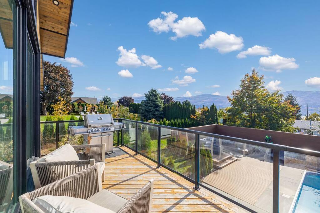 Luxurious 5 Bedroom House With Pool & Sauna West Kelowna Eksteriør bilde
